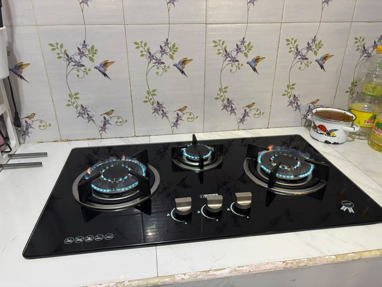 Kompor Gas Tanam Kaca Tempered Delizia
