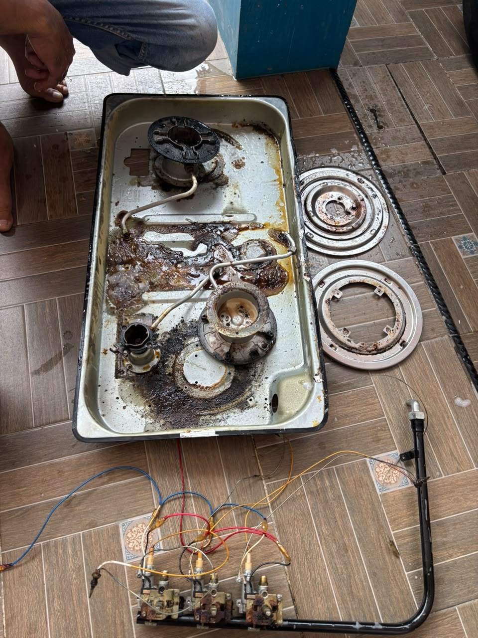 Pelepasan Burner & Pemeriksaan Saluran Gas